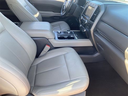 Used 2021 Ford Expedition XLT image 9