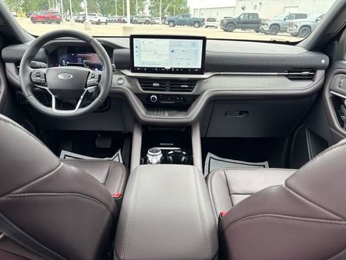 Used 2025 Ford Explorer Platinum w/ Ultimate Package AWD/4WD image 22