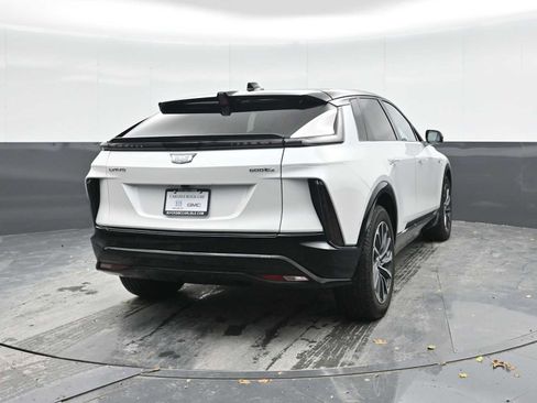 Used 2025 Cadillac Lyriq Sport AWD/4WD image 9