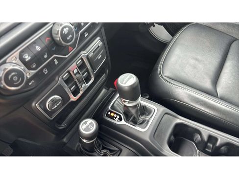 Used 2022 Jeep Gladiator Overland w/ Popular Equipment Package AWD/4WD image 20