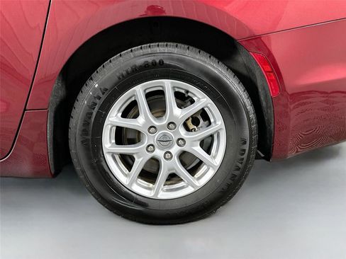 Used 2023 Chrysler Pacifica Touring-L FWD image 30
