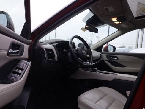 Used 2023 Nissan Rogue SV image 14