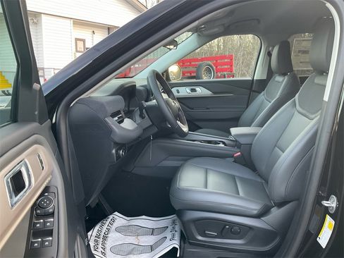 New 2026 Ford Explorer Active w/ Active Comfort Package image 16