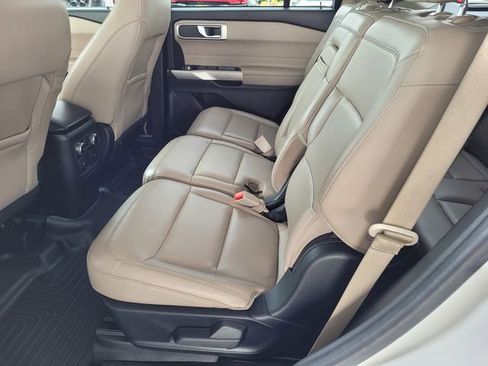 Used 2022 Ford Explorer XLT w/ Equipment Group 202A image 17