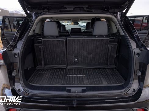 Used 2021 Toyota Highlander XLE image 20