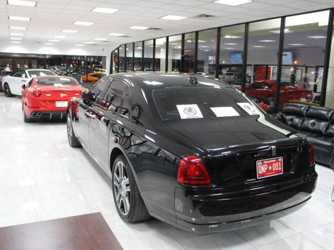 Used 2019 Rolls-Royce Dawn image 35