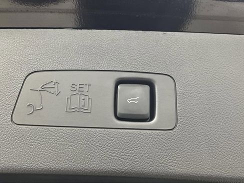 Used 2024 Lincoln Corsair Grand Touring w/ Rear Removable Package Tray image 17