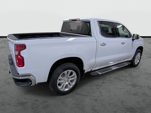 Used 2024 Chevrolet Silverado 1500 LTZ w/ Z71 Off-Road Package AWD/4WD image 4
