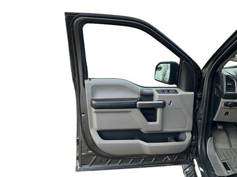 Used 2016 Ford F150 XLT w/ Equipment Group 302A Luxury image 6