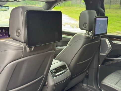 Certified 2025 Cadillac Escalade Premium Luxury Platinum w/ LPO, Floor Liner Package AWD/4WD image 20