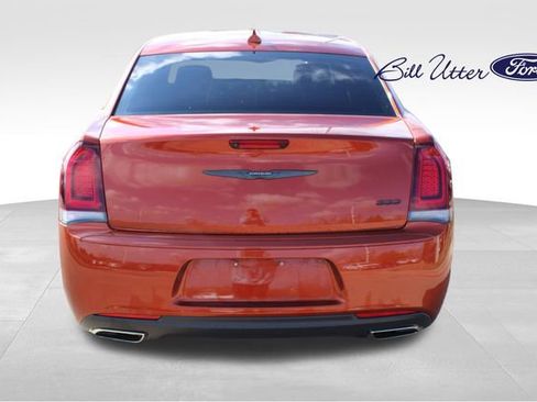 Used 2021 Chrysler 300 Touring w/ Sport Appearance Package image 6