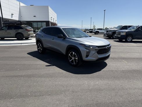 Used 2025 Chevrolet Trax RS w/ Driver Confidence Package image 19