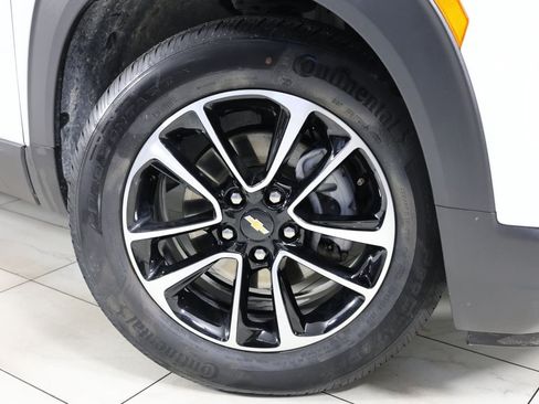 Used 2024 Chevrolet TrailBlazer LT w/ Convenience Package FWD image 12
