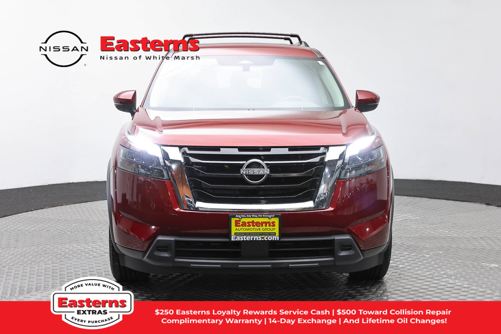 Used 2023 Nissan Pathfinder SV AWD/4WD image 2