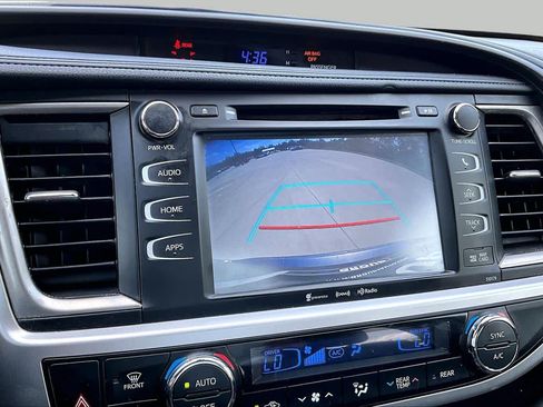 Used 2018 Toyota Highlander SE FWD image 27