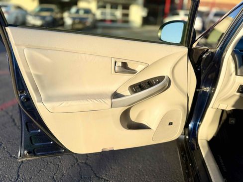 Used 2015 Toyota Prius Five FWD image 22