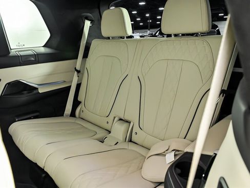 Used 2025 BMW X7 M60i AWD/4WD image 22