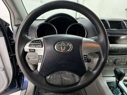 Used 2011 Toyota Highlander 4WD w/ Tech Pkg image 16