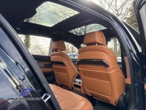 Used 2022 BMW 750Li xDrive AWD/4WD image 21