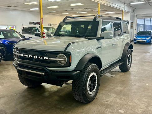 Used 2022 Ford Bronco Outer Banks w/ Sasquatch Package AWD/4WD image 1