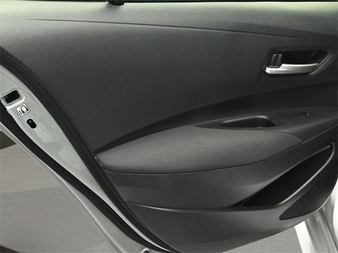 Used 2020 Toyota Corolla LE image 12