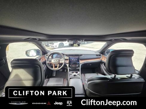 Used 2023 Jeep Grand Cherokee Summit AWD/4WD image 25
