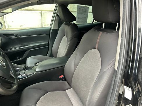 Used 2018 Toyota Camry LE FWD image 2