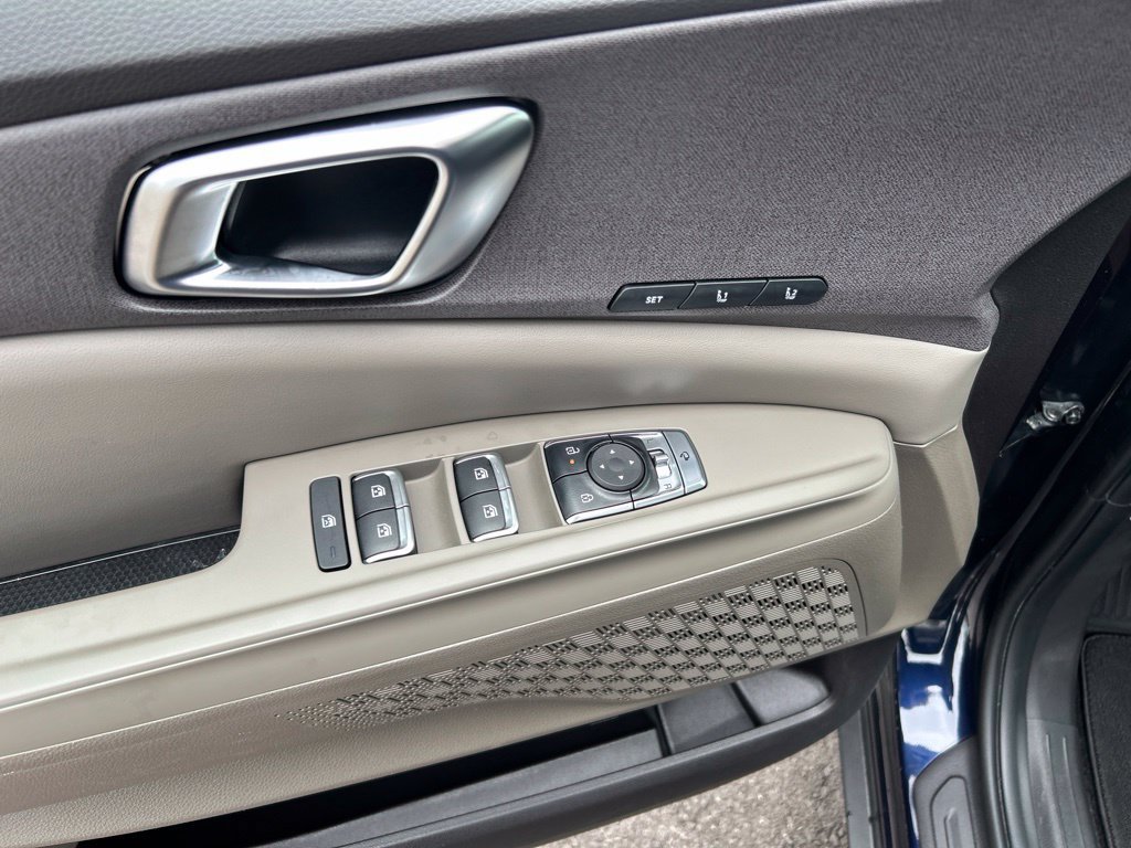 Used 2026 Kia Carnival EX FWD image 10