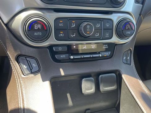 Used 2017 Chevrolet Suburban LT RWD image 22