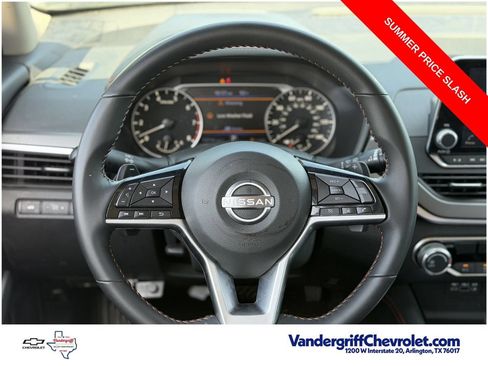 Used 2025 Nissan Altima 2.5 SR FWD image 12