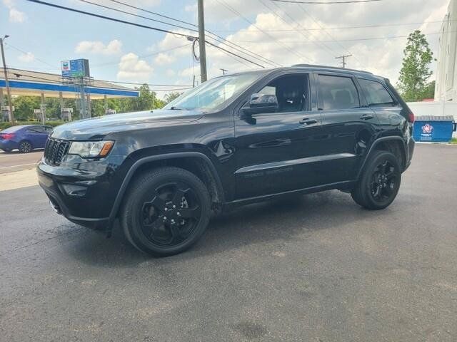 Used 2019 Jeep Grand Cherokee Laredo AWD/4WD image 2