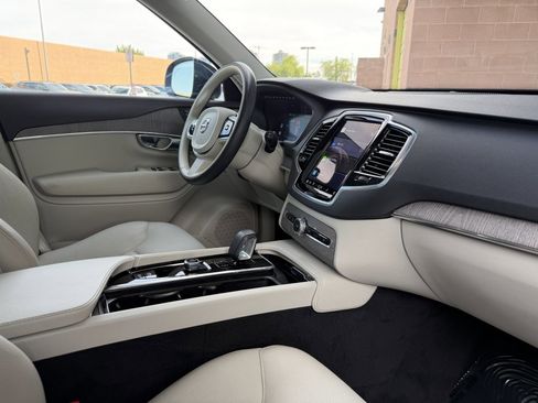 Used 2023 Volvo XC90 B6 Plus AWD/4WD image 41