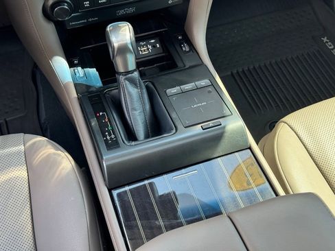 Used 2023 Lexus GX 460 Premium image 19