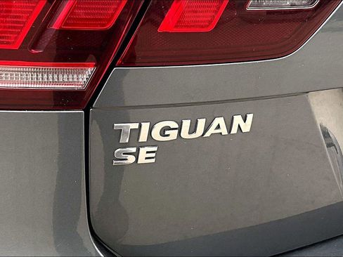 Used 2021 Volkswagen Tiguan SE image 9