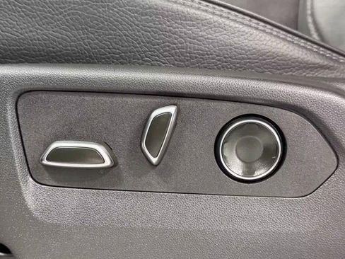 Used 2025 GMC Yukon Denali AWD/4WD image 33