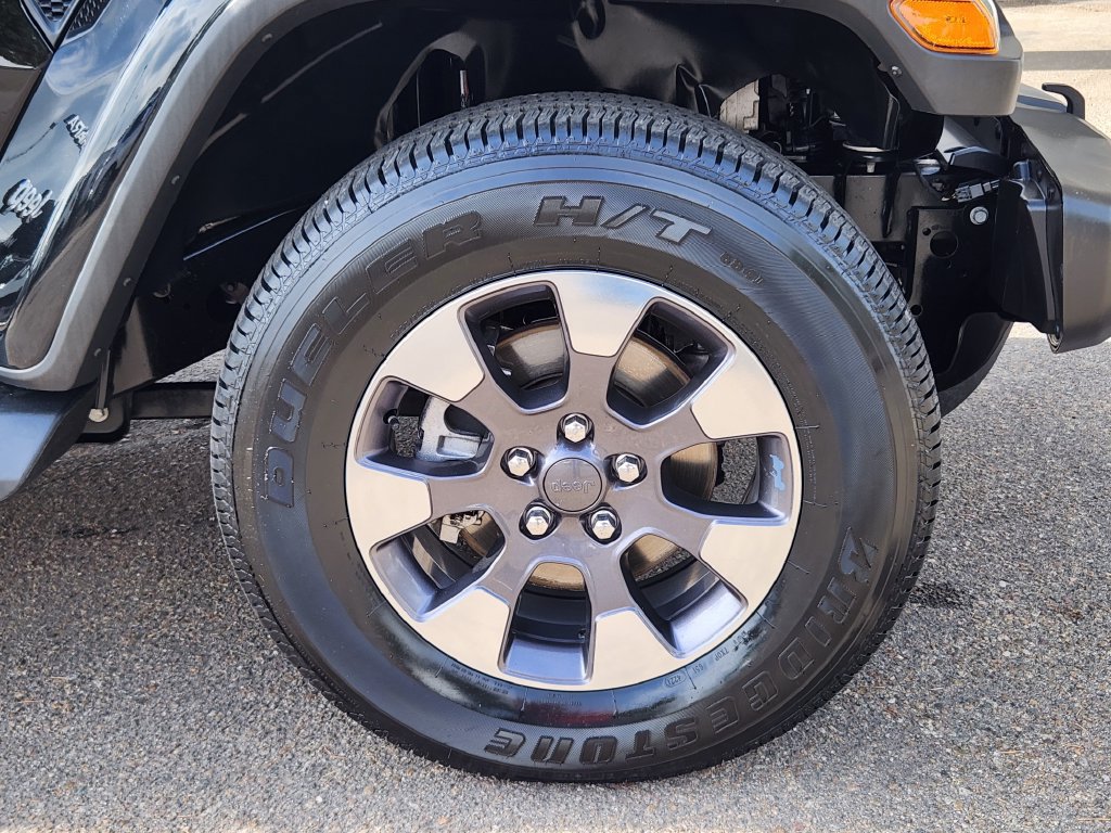 Used 2018 Jeep Wrangler Unlimited Sahara AWD/4WD image 15