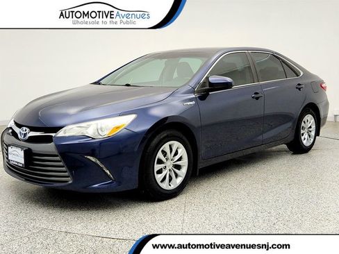 Used 2017 Toyota Camry LE FWD image 1