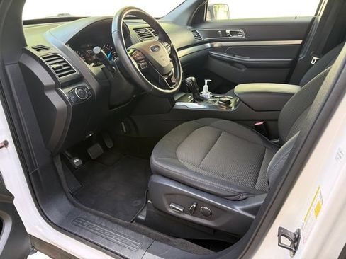 Used 2018 Ford Explorer XLT AWD/4WD image 8