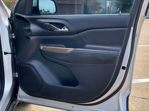 Used 2018 GMC Acadia SLE FWD image 27