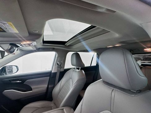 Used 2020 Toyota Highlander XLE image 14