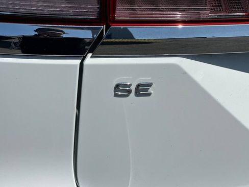 Used 2024 Volkswagen Atlas SE AWD/4WD image 31