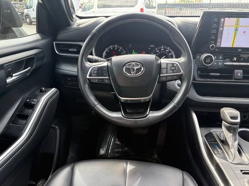 Used 2021 Toyota Highlander XSE AWD/4WD image 7