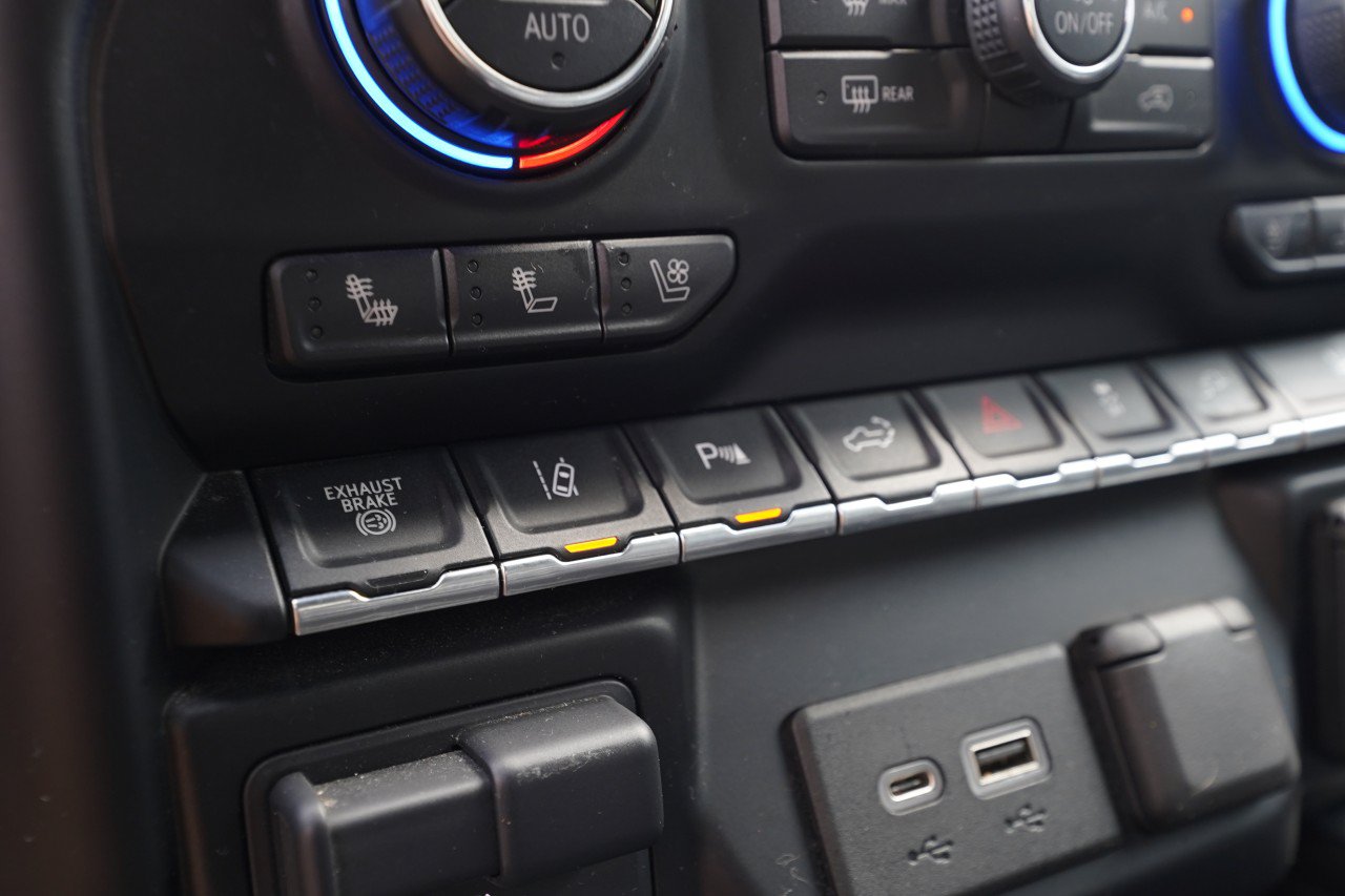 Certified 2020 Chevrolet Silverado 3500 High Country w/ Technology Package AWD/4WD image 15