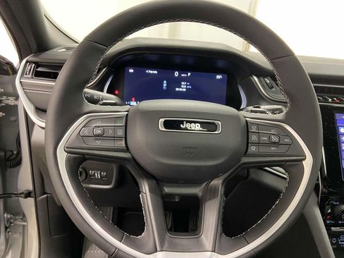 New 2025 Jeep Grand Cherokee L Altitude image 17