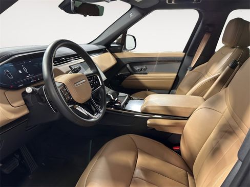 Used 2025 Land Rover Range Rover Sport SE image 9