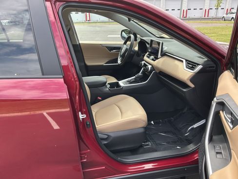 Used 2023 Toyota RAV4 XLE Premium AWD/4WD image 33