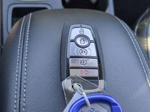 Used 2025 Ford Escape SE w/ PHEV Premium Package FWD image 30