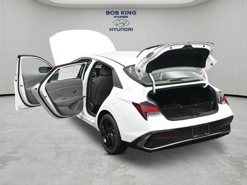 New 2026 Hyundai Elantra Sport FWD image 28
