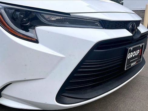 Used 2025 Toyota Corolla LE image 29