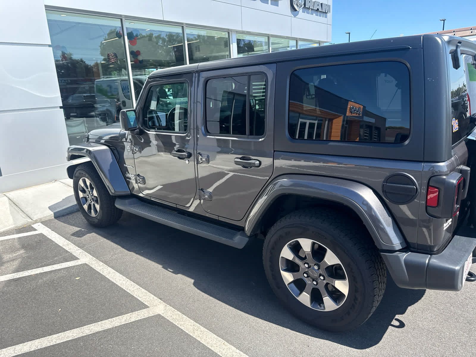 Used 2020 Jeep Wrangler Unlimited Sahara AWD/4WD image 4